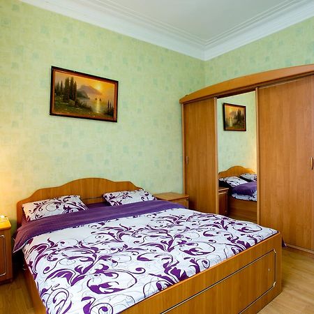 Apartments On Bolshaya Morskaya 65 ムィコラーイウ エクステリア 写真